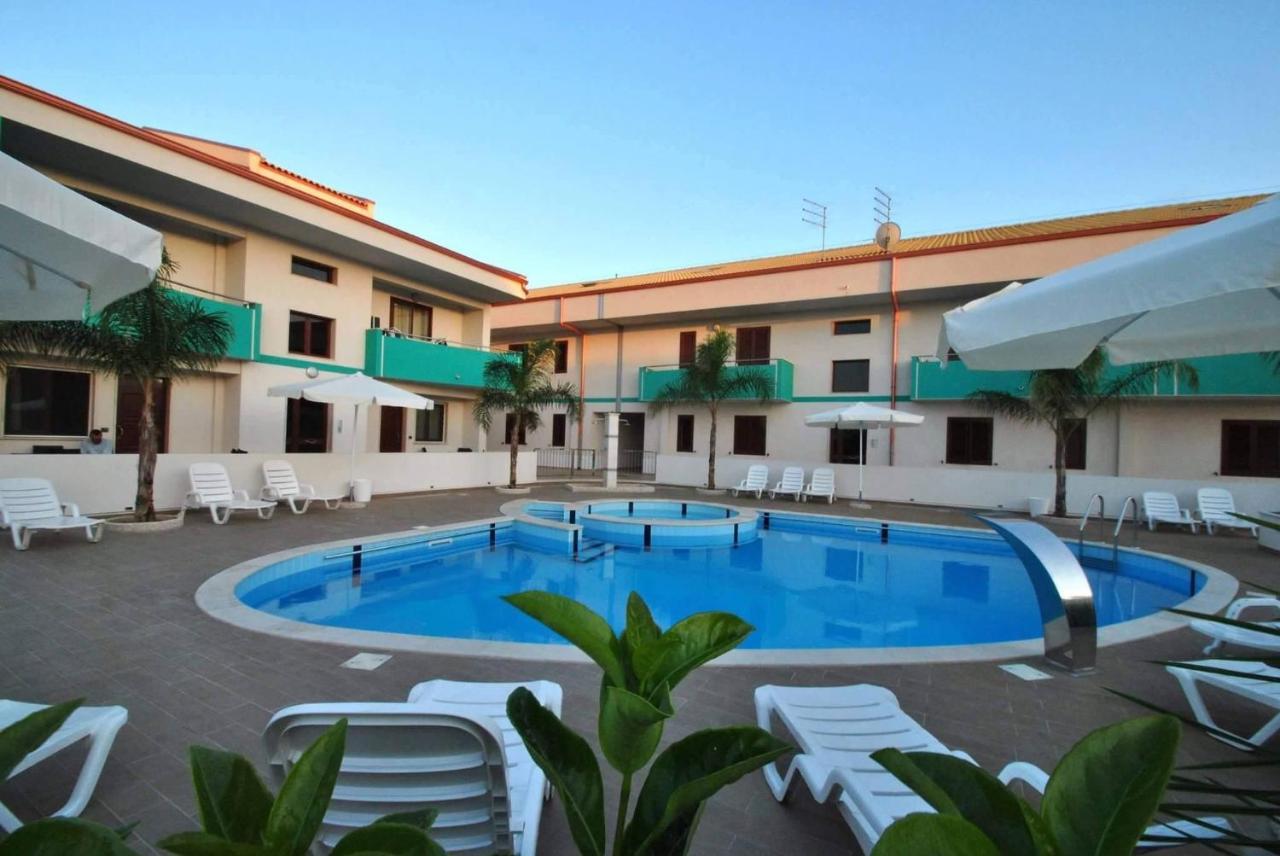 Residence Fronte Mare Santa Maria Del Focallo Exterior photo