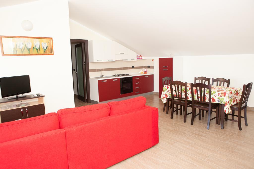 Residence Fronte Mare Santa Maria Del Focallo Room photo